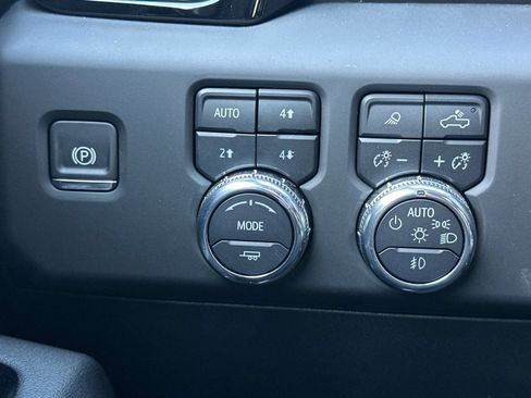 Used 2025 GMC Sierra 3500 AT4 w/ AT4 Premium Plus Package AWD/4WD image 31