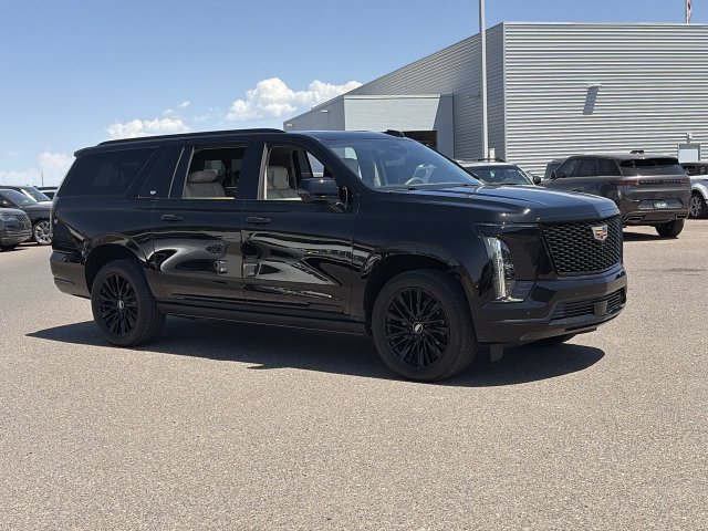 Used 2025 Cadillac Escalade ESV Sport Platinum AWD/4WD image 4