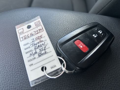 Used 2025 Toyota RAV4 XLE AWD/4WD image 33