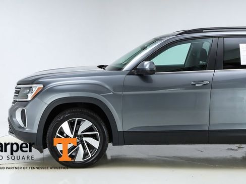 Used 2024 Volkswagen Atlas SE image 3