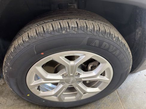 Used 2024 Jeep Compass Latitude AWD/4WD image 13