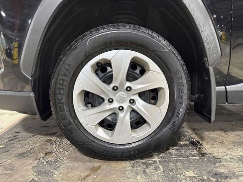 Used 2021 Toyota RAV4 LE w/ Carpet Mat Package (TMS) AWD/4WD image 10