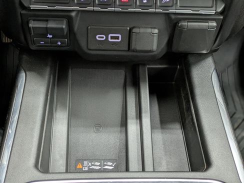 Used 2022 GMC Sierra 1500 AT4 w/ AT4 Preferred Package image 6