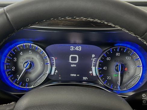 Used 2023 Chrysler Pacifica Limited FWD image 12