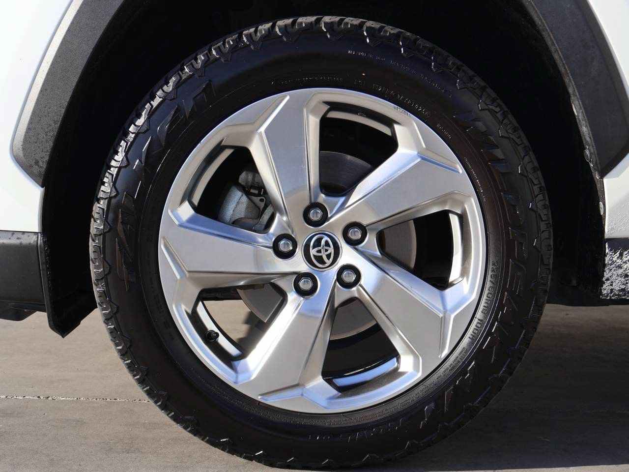 Used 2020 Toyota RAV4 Limited AWD/4WD image 6