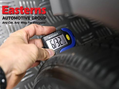 Used 2023 Hyundai Venue SEL image 27