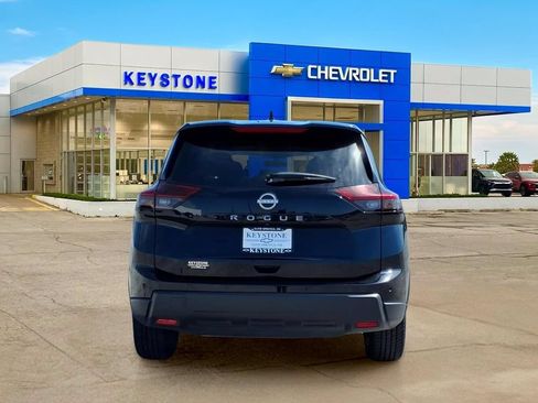 Used 2025 Nissan Rogue SV FWD image 6