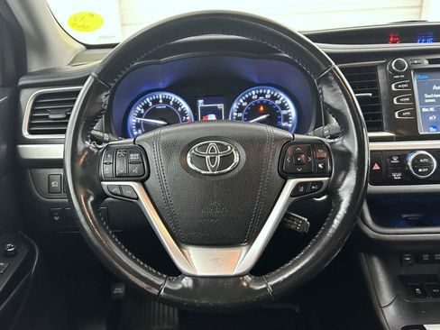 Used 2017 Toyota Highlander SE AWD/4WD image 11