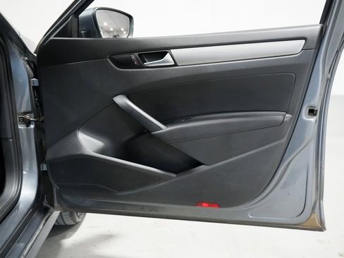 Used 2015 Volkswagen Passat 1.8T SE image 34