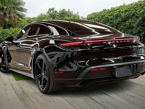 Used 2021 Porsche Taycan image 12