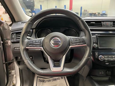Used 2018 Nissan Rogue SV image 23