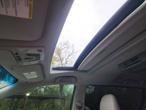 Used 2014 Toyota Sienna XLE image 37