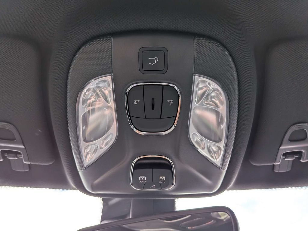 New 2026 Jeep Compass Trailhawk w/ Sun, Sound & Navigation Group AWD/4WD image 30
