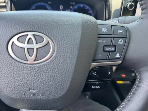 Used 2025 Toyota Camry XLE FWD image 30