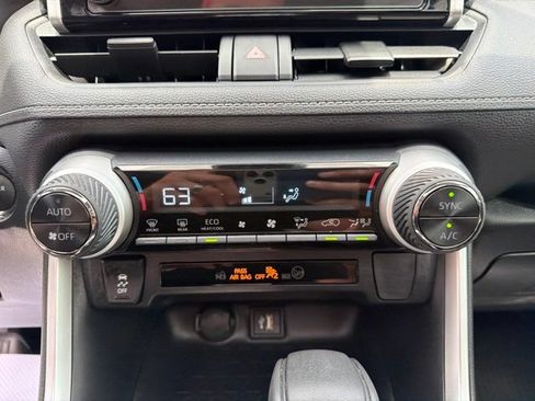 Used 2025 Toyota RAV4 XLE AWD/4WD image 25