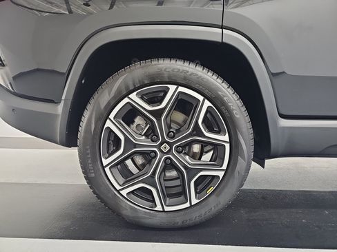 Used 2024 Rivian R1S Adventure AWD/4WD image 12