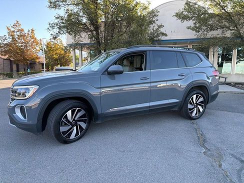 Used 2025 Volkswagen Atlas SE AWD/4WD image 10