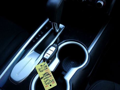 Used 2019 Nissan Pathfinder S image 24