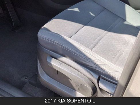 Used 2017 Kia Sorento L FWD image 15
