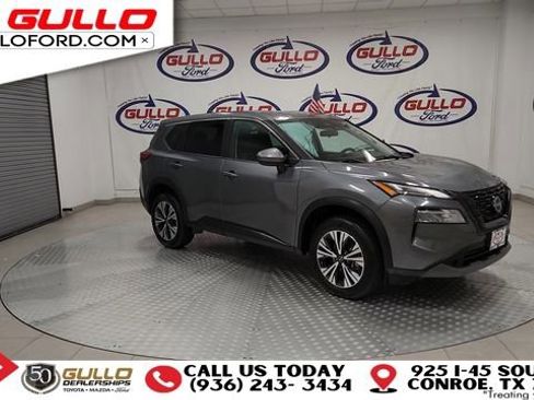 Used 2023 Nissan Rogue SV image 2