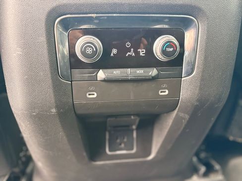 Used 2024 Chevrolet Suburban LT AWD/4WD image 18