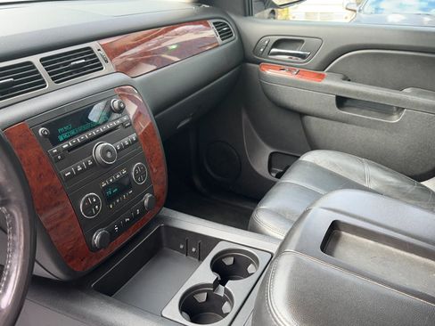 Used 2014 Chevrolet Suburban LT image 14