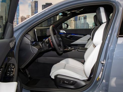 New 2026 BMW M5 w/ Executive Package image 20