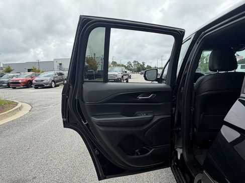 Used 2025 Jeep Grand Cherokee Altitude RWD image 50