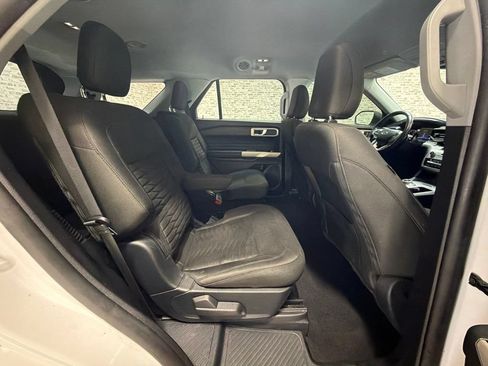 Used 2021 Ford Explorer XLT AWD/4WD image 12
