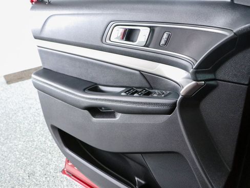 Used 2019 Ford Explorer XLT w/ Equipment Group 202A FWD image 21