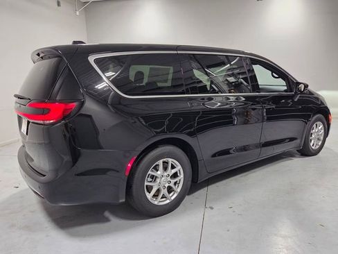 New 2026 Chrysler Pacifica Select image 13