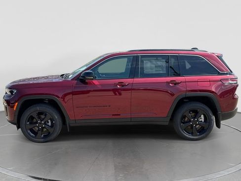 New 2026 Jeep Grand Cherokee Limited w/ Limited Altitude Package AWD/4WD image 7
