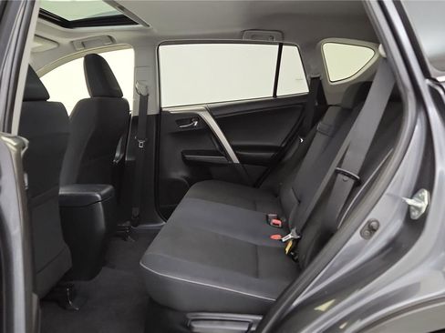 Used 2018 Toyota RAV4 XLE w/ Carpet Mat Package image 21