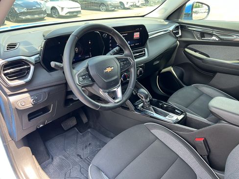 Used 2024 Chevrolet TrailBlazer LT w/ LT Cold Weather Package AWD/4WD image 15