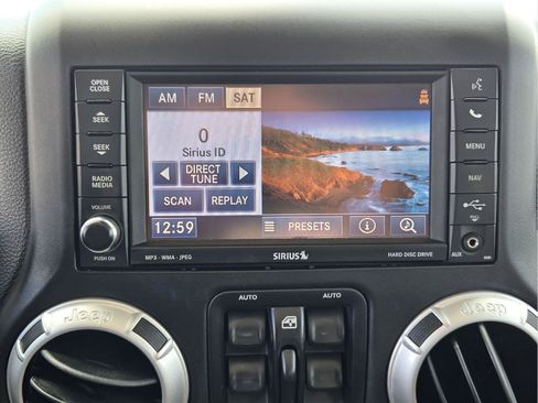 Used 2014 Jeep Wrangler Unlimited Sahara w/ Max Tow Package AWD/4WD image 16