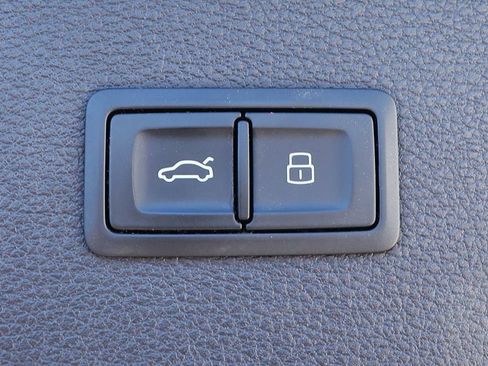 Used 2018 Audi Q5 2.0T Premium Plus w/ Premium Plus Package image 26