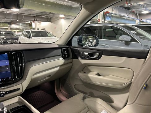 Certified 2023 Volvo XC60 B5 Ultimate w/ Climate Package image 26