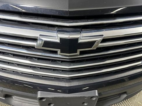 Used 2022 Chevrolet Traverse LT FWD image 9