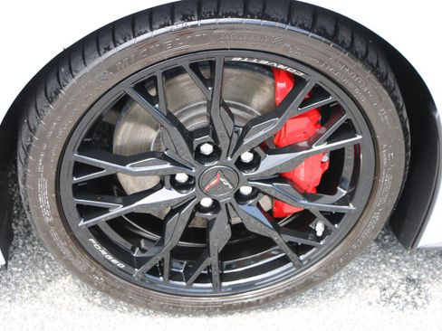 Used 2024 Chevrolet Corvette Stingray Preferred Cpe w/ Z51 Performance Package RWD image 14