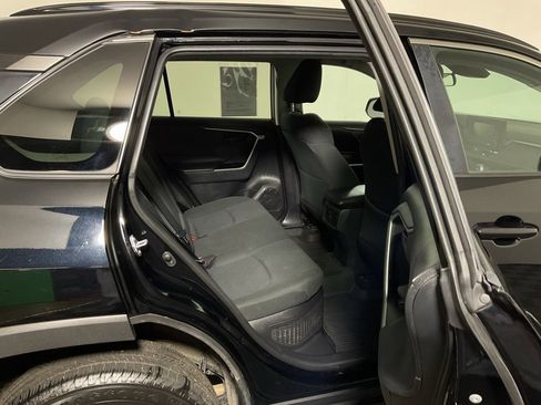 Used 2021 Toyota RAV4 LE image 32