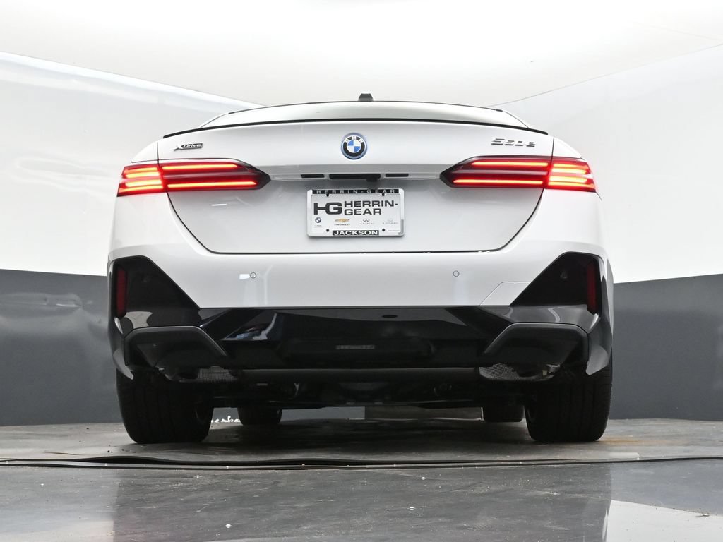 Used 2026 BMW 550e xDrive w/ Premium Package AWD/4WD image 43