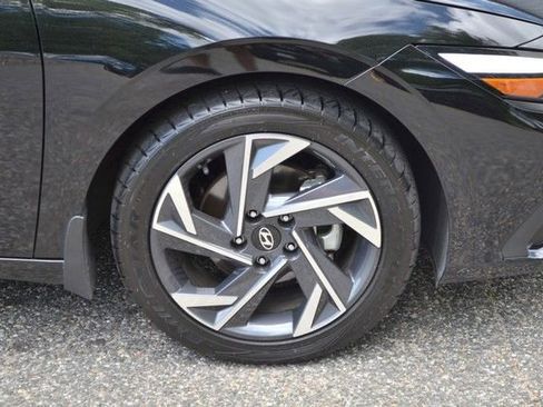 Used 2025 Hyundai Elantra Sport FWD image 10