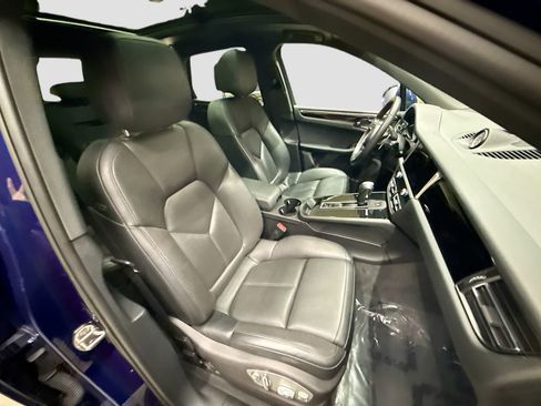 Used 2024 Porsche Macan AWD/4WD image 32