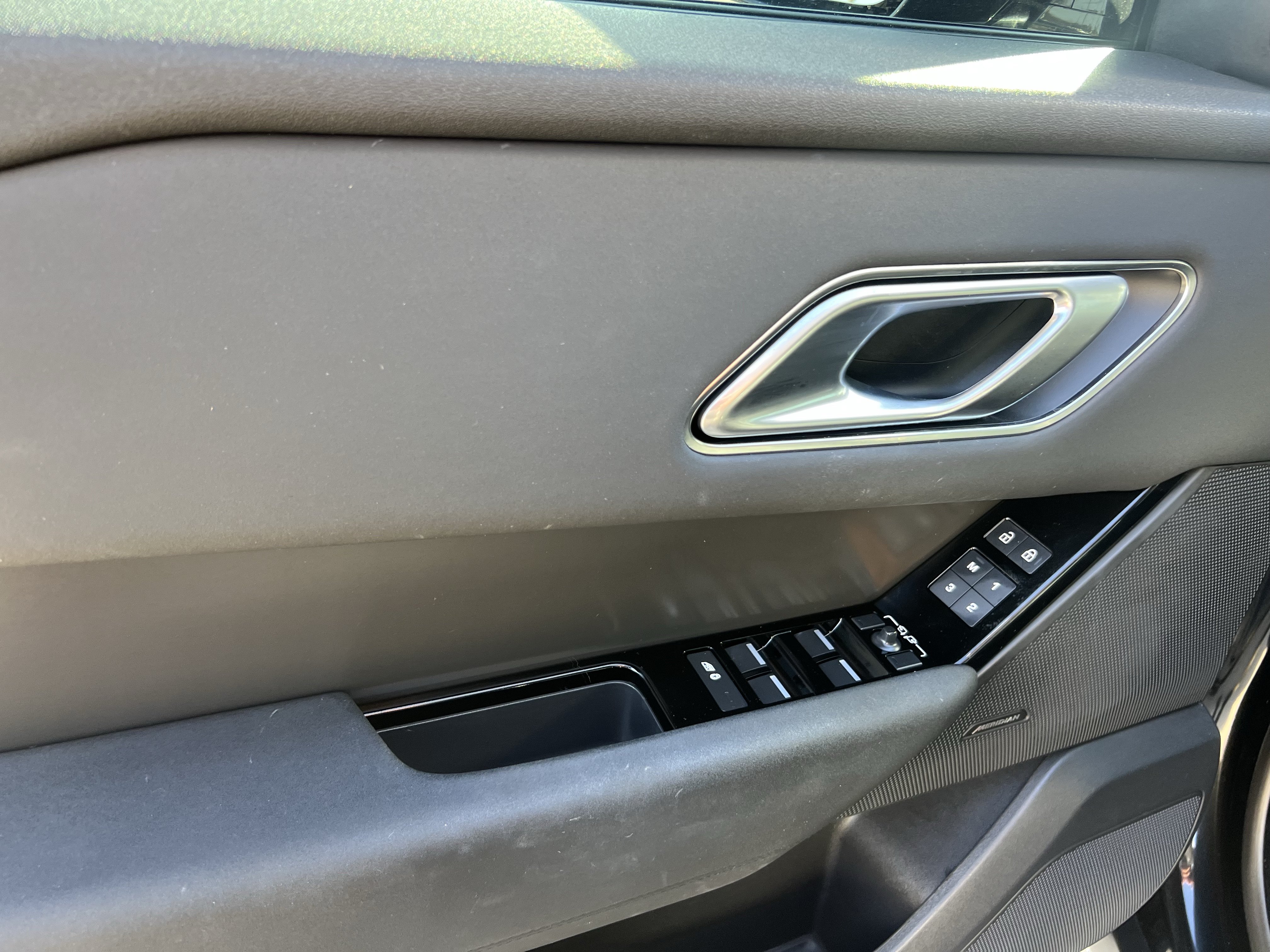 Certified 2024 Land Rover Range Rover Velar Dynamic SE AWD/4WD image 16