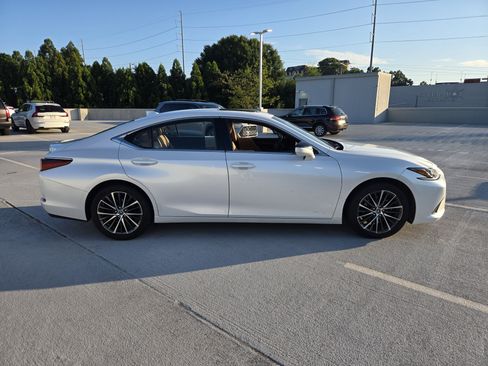 Used 2023 Lexus ES 350 w/ Premium Package FWD image 6