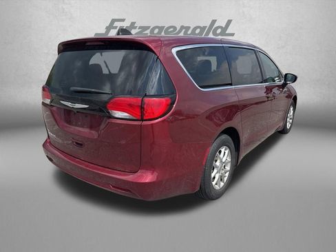 Used 2023 Chrysler Voyager LX FWD image 5