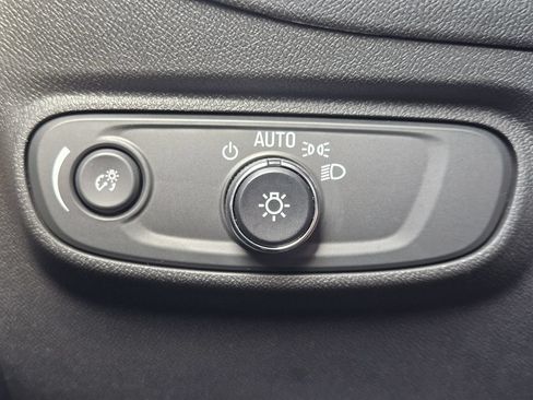 Used 2023 Chevrolet Equinox LT FWD image 23