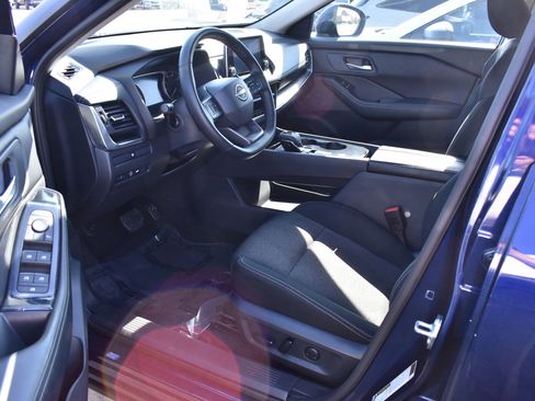 Used 2025 Nissan Rogue SV image 12