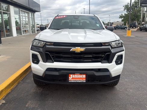Used 2024 Chevrolet Colorado LT w/ LT Convenience Package II AWD/4WD image 8