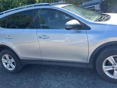 Used 2013 Toyota RAV4 XLE AWD/4WD image 11
